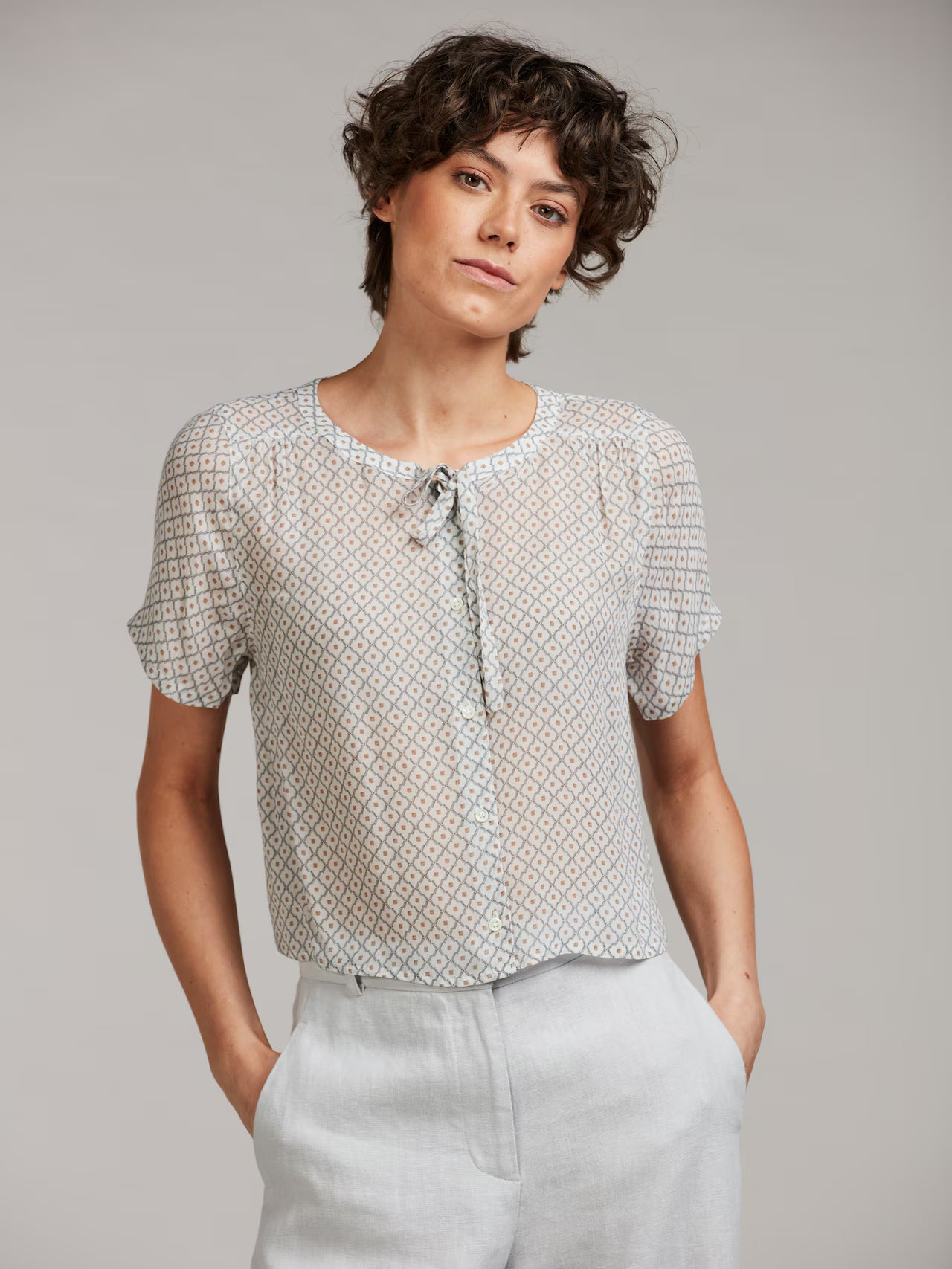 Lilo Blouse Short Sleeves, White Patteren