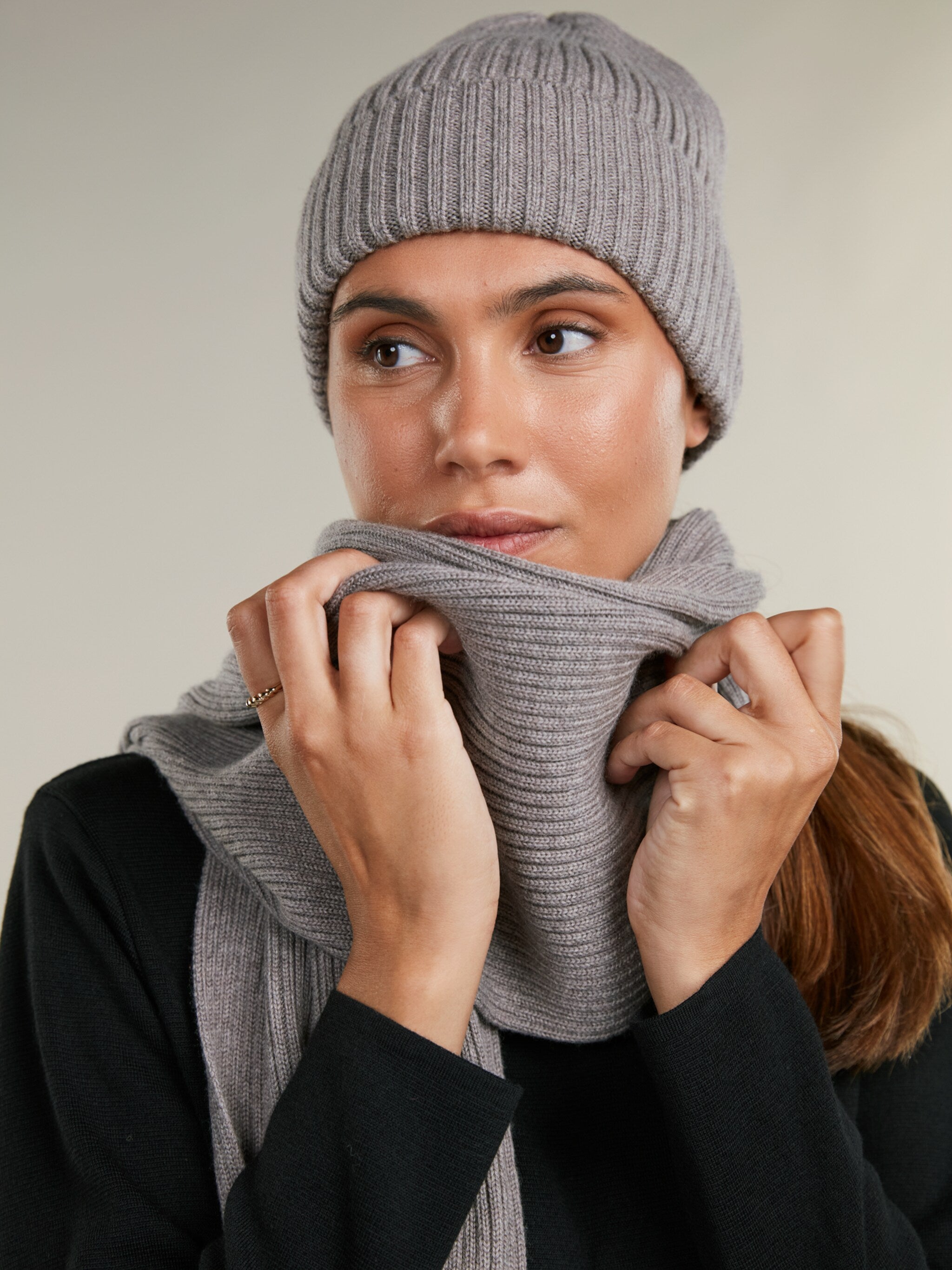 Stickad mössa, ljusbrun