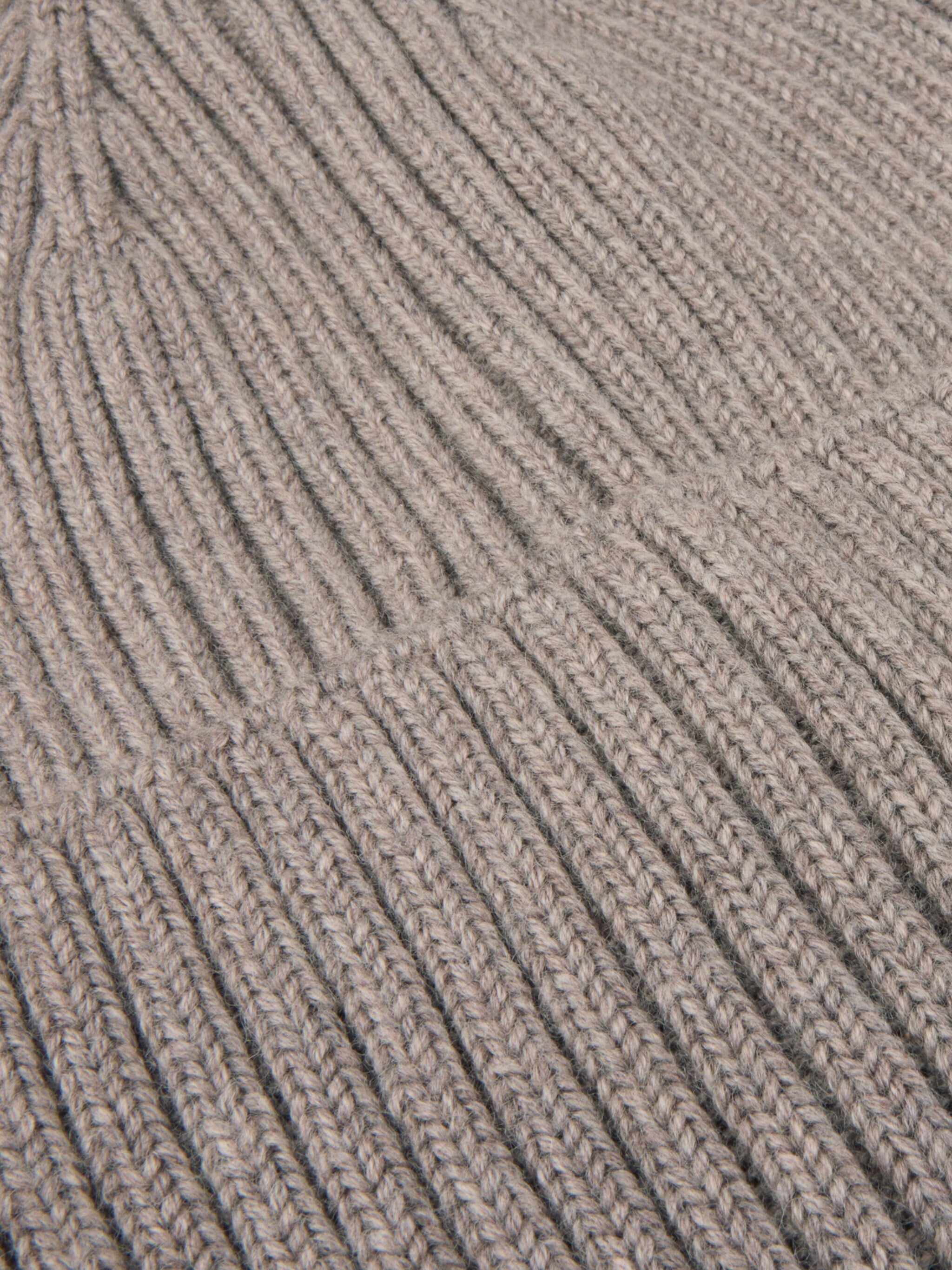 Stickad mössa, ljusbrun