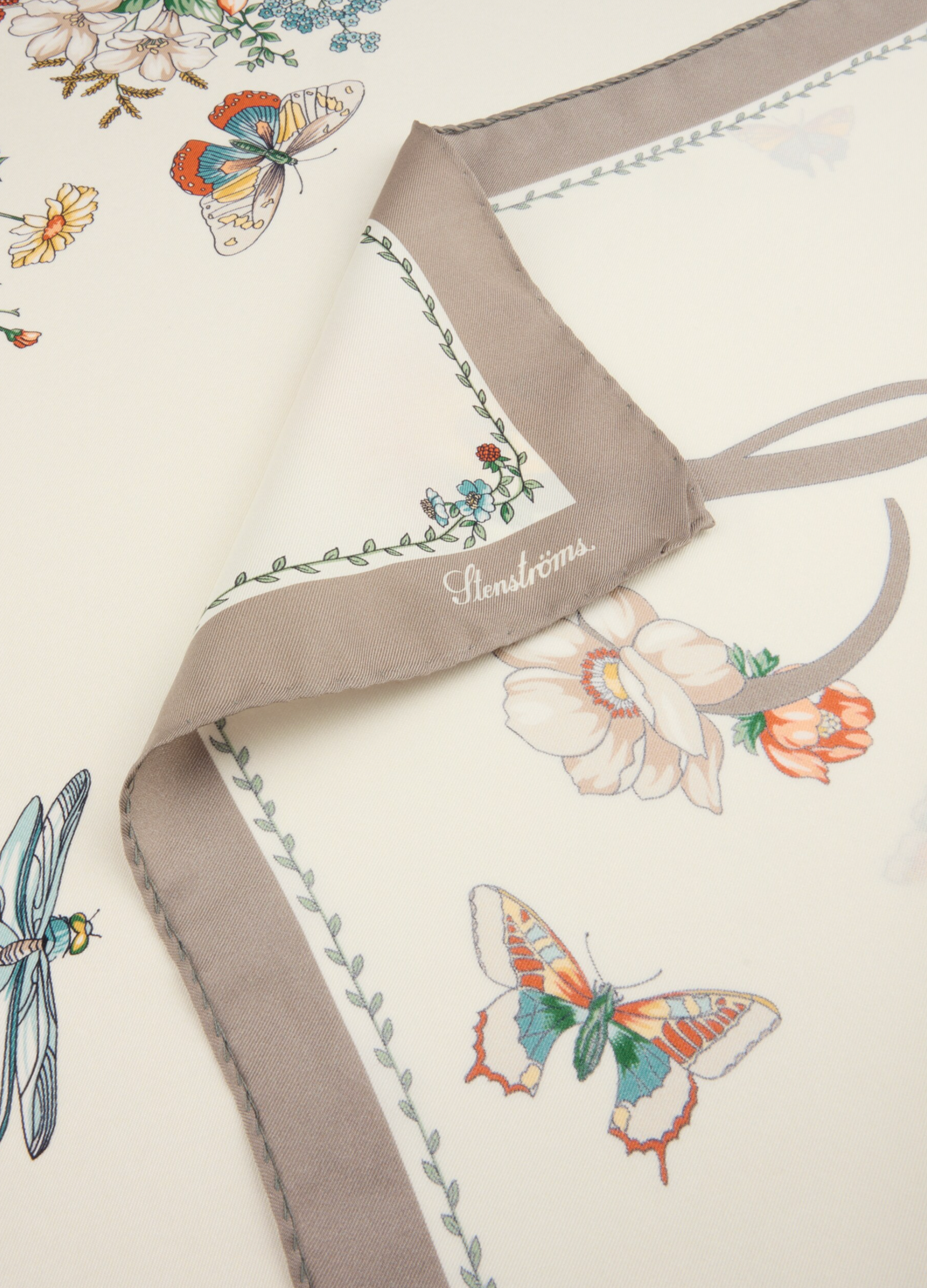 Blommig sidenscarf, beige