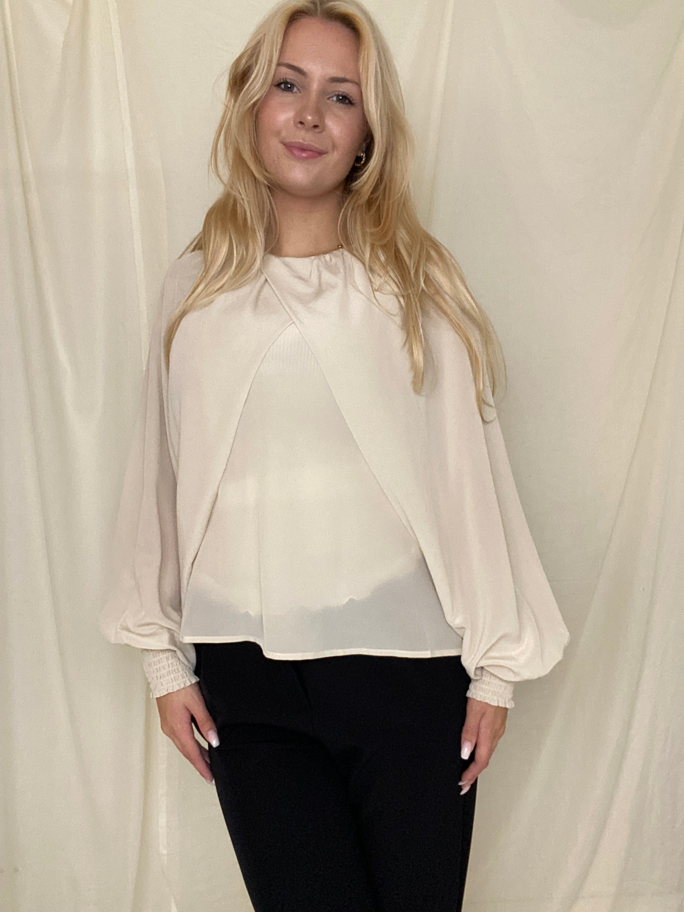 Vikkama Blus, Champagne.