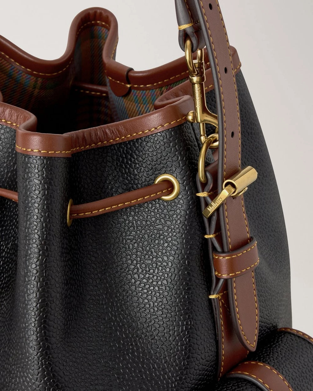 Scotchgrain Bucket, Black Cognac