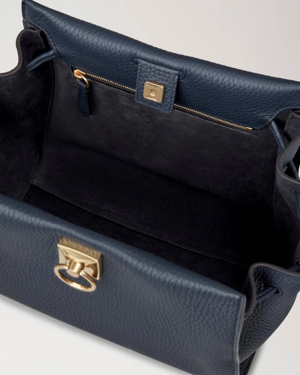 Liten Iris, Natthamlen