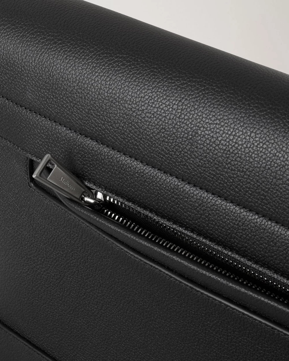 Farringdon Messenger, svart