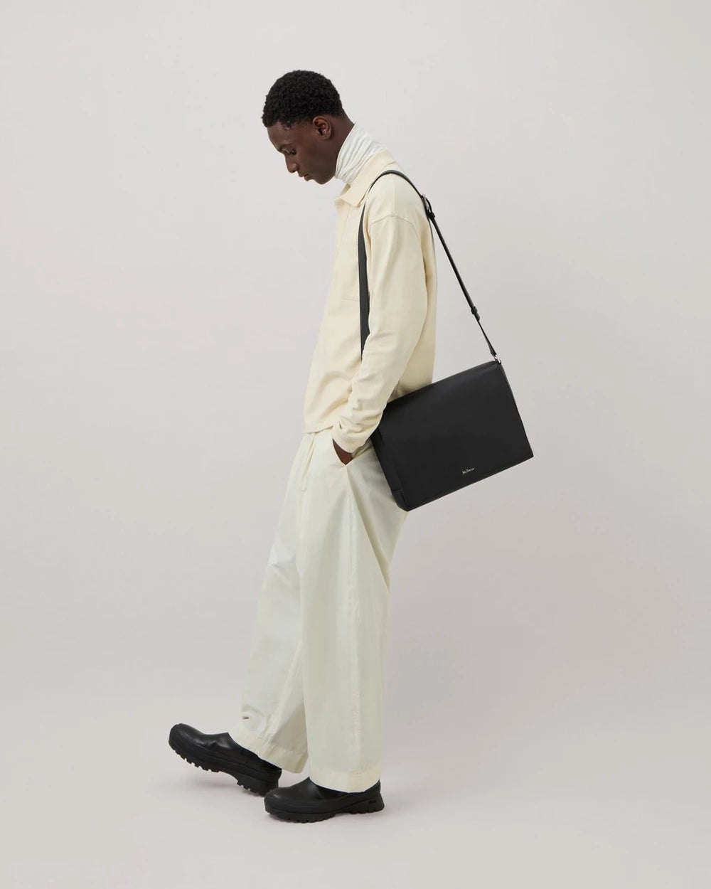 Farringdon Messenger, svart