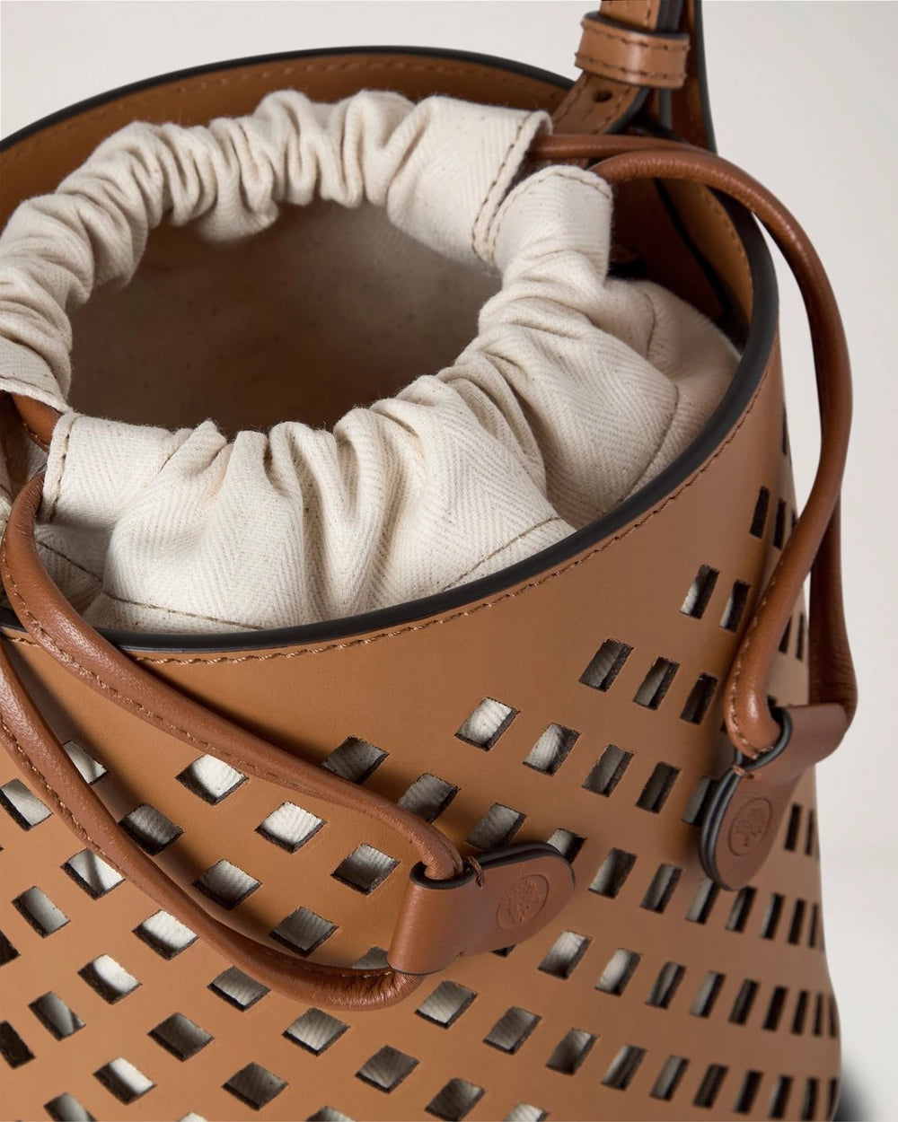 Perforerad hink, kola