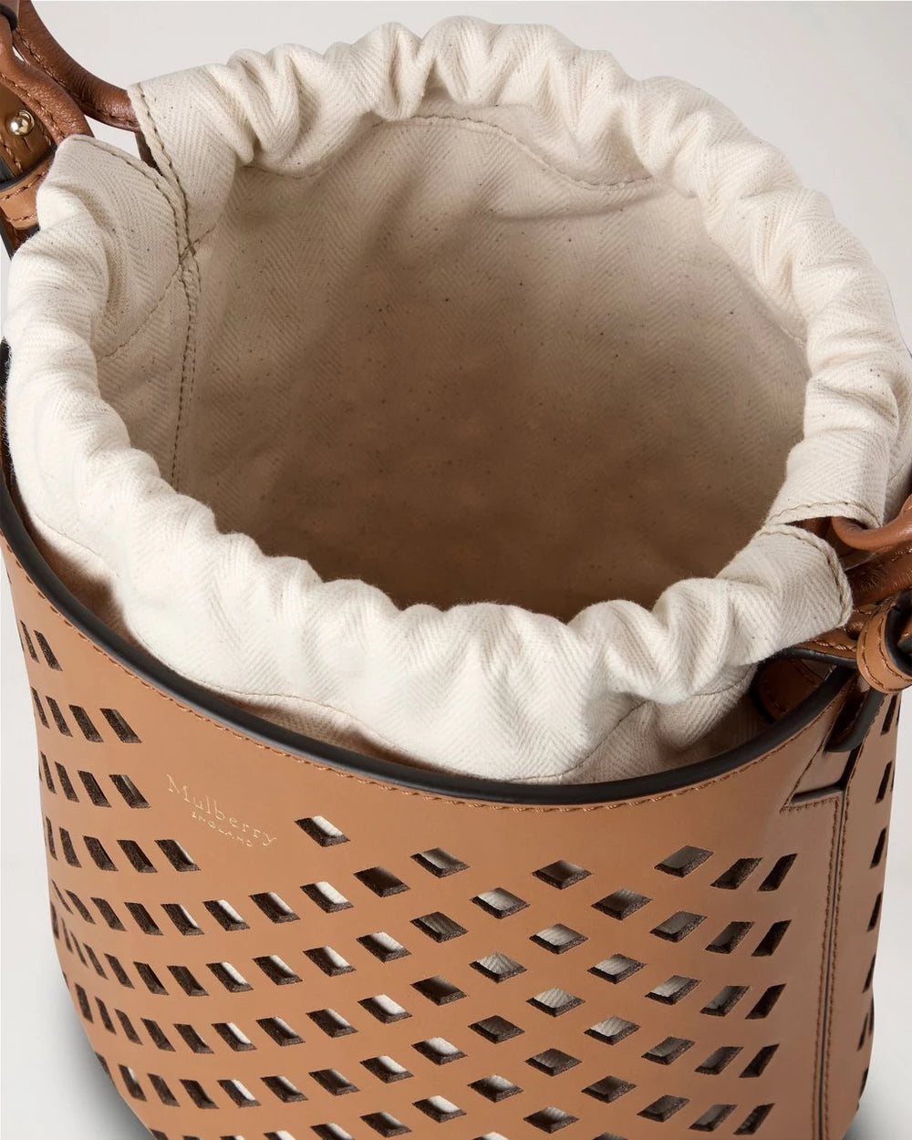 Perforerad hink, kola