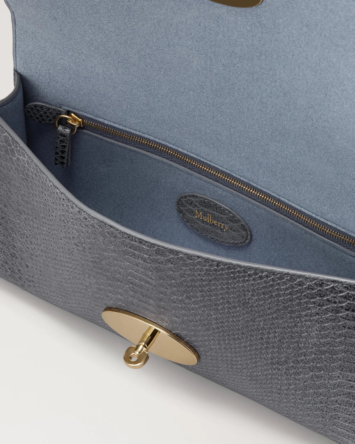 Lily Clutch, gewachstes Schlangenmuster, Nebelgrau