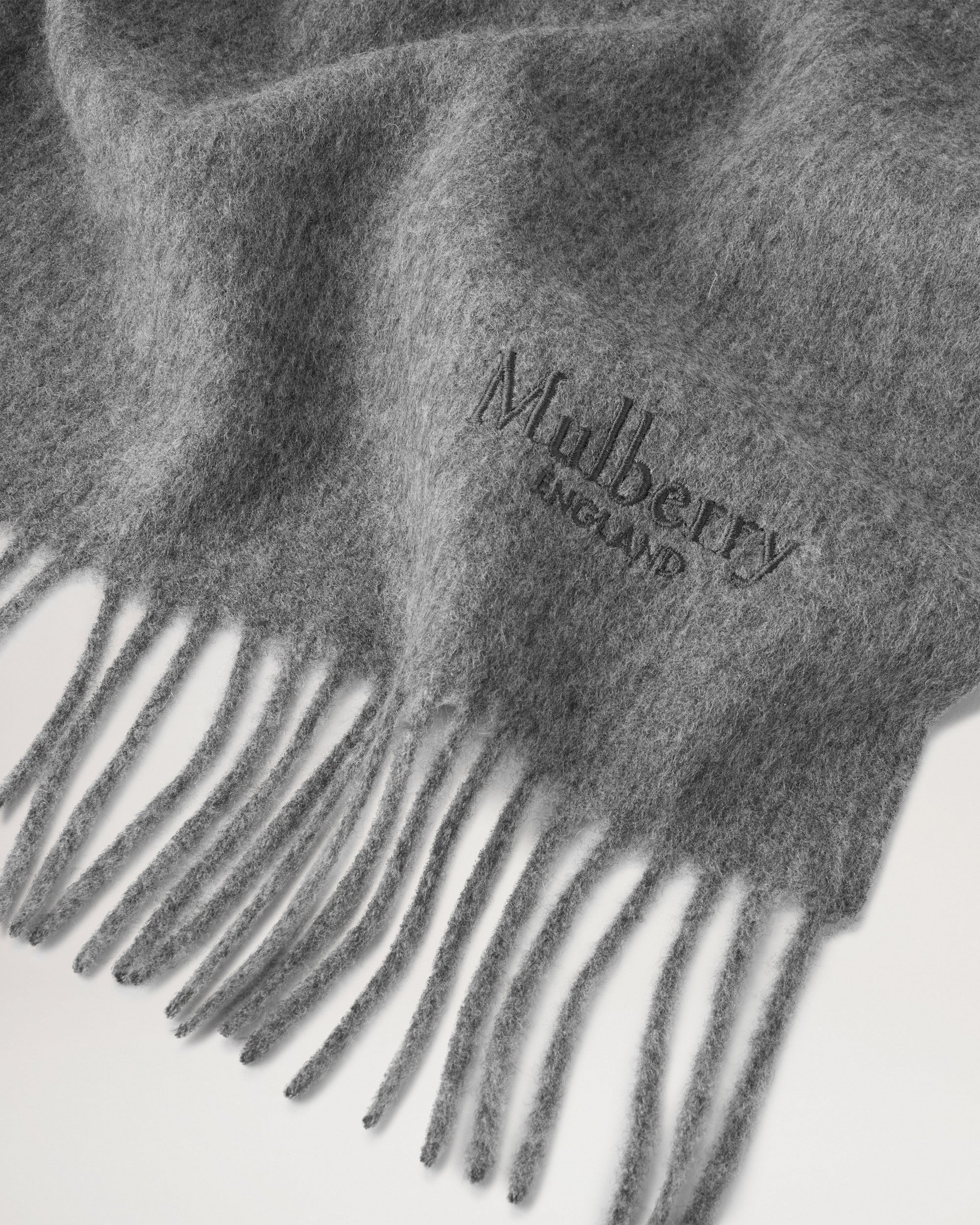 Halsduk i massiv merinoull, gråmelerad