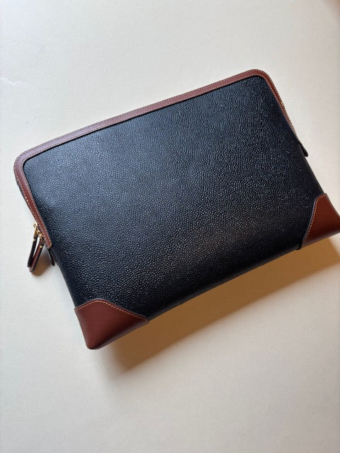 Laptopfodral Eco Scotch Grain, Svart Cognac