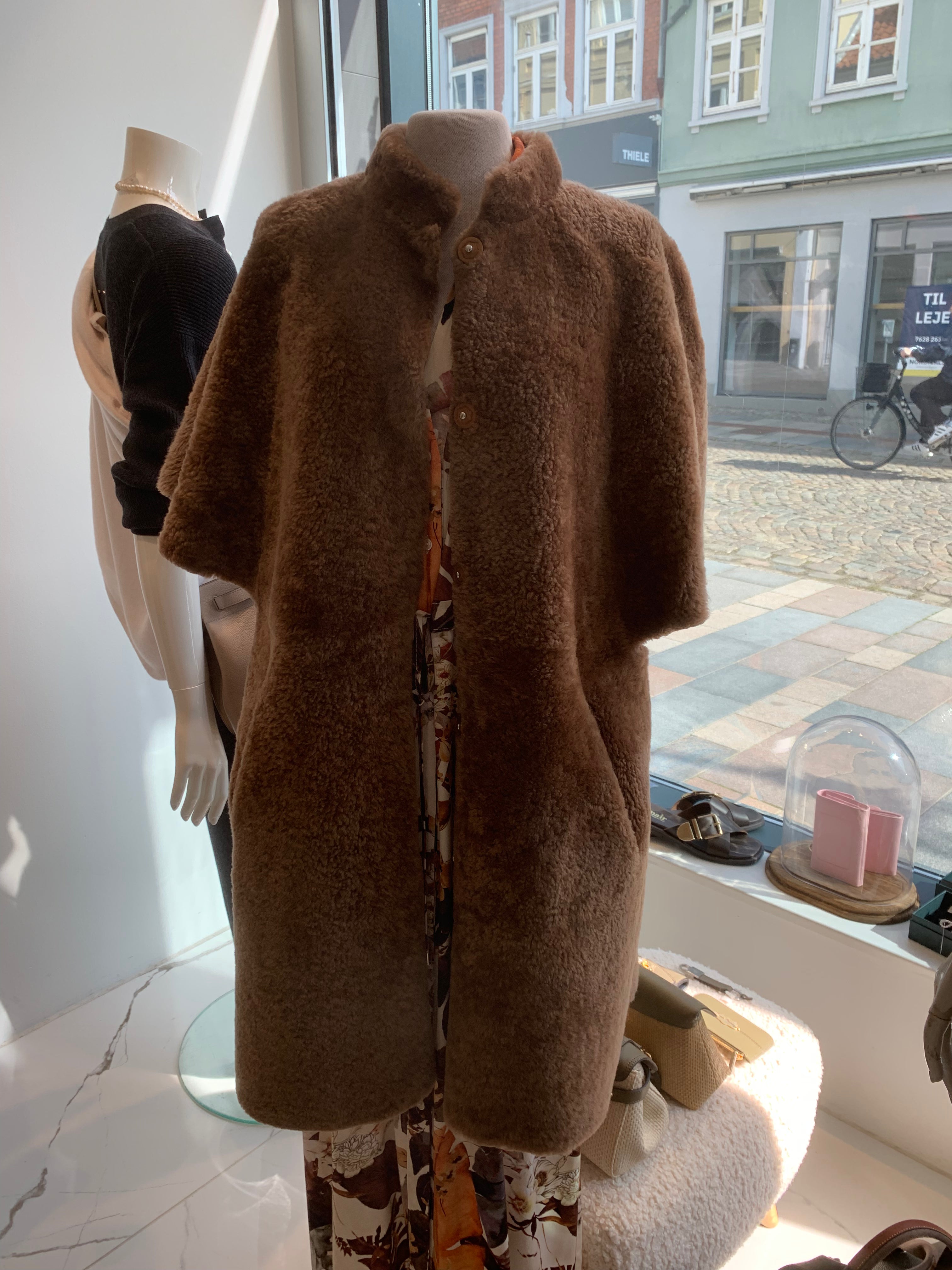 Adelina Reversible Vest, Doodle Brown