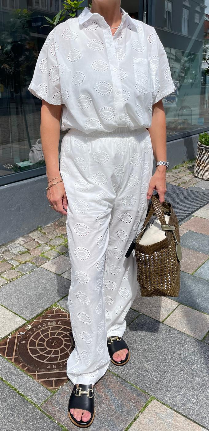 Byxor med hålmönster, Pantaloni Bianco