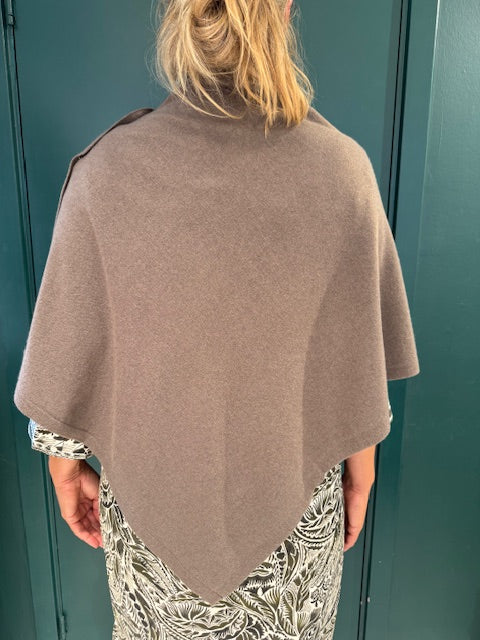 RWLaica Kashmirponcho, Falcon