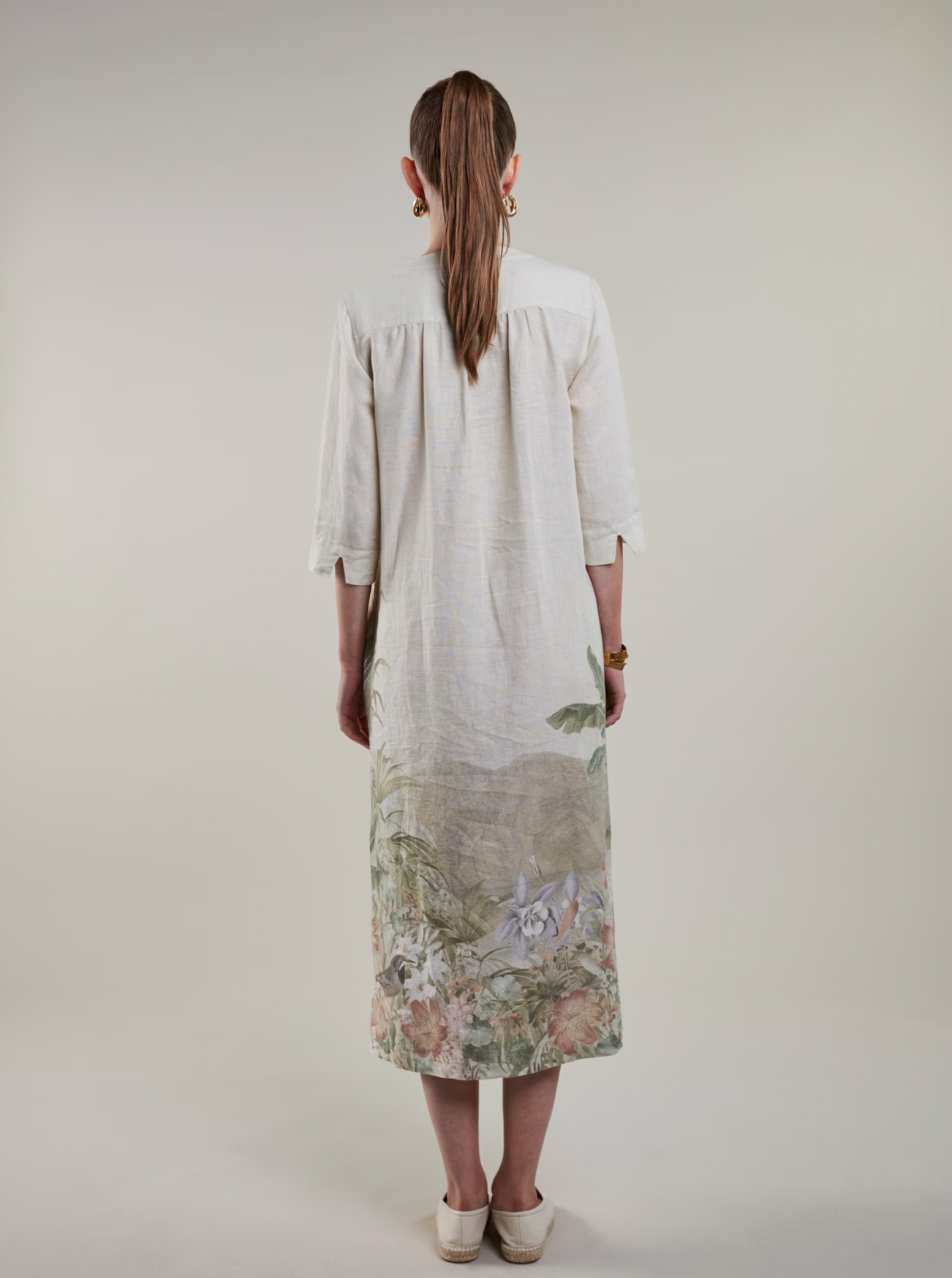 Julia Beige mönstrad klänning