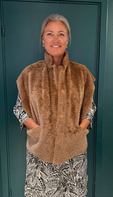 Kate vändbar väst, Doodle Brown