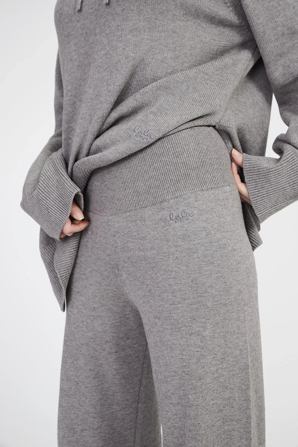 Kaia Stickade Byxor, Grå