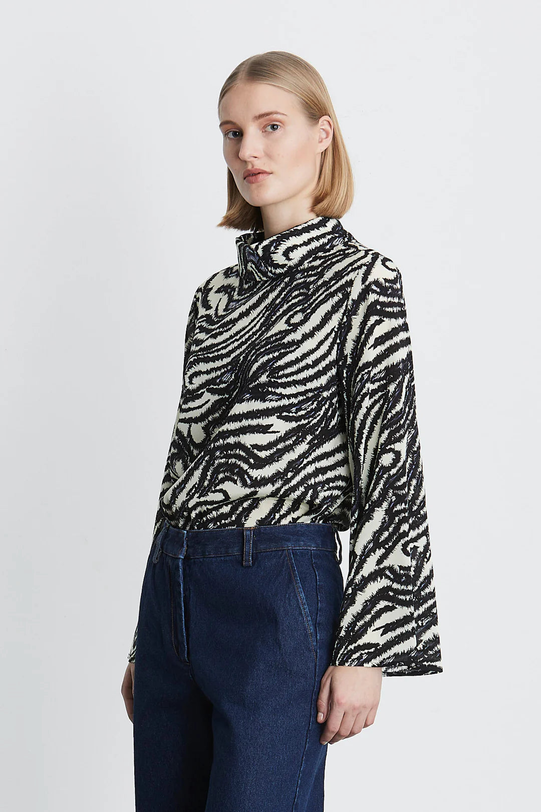 Manta tröja, ökensvart