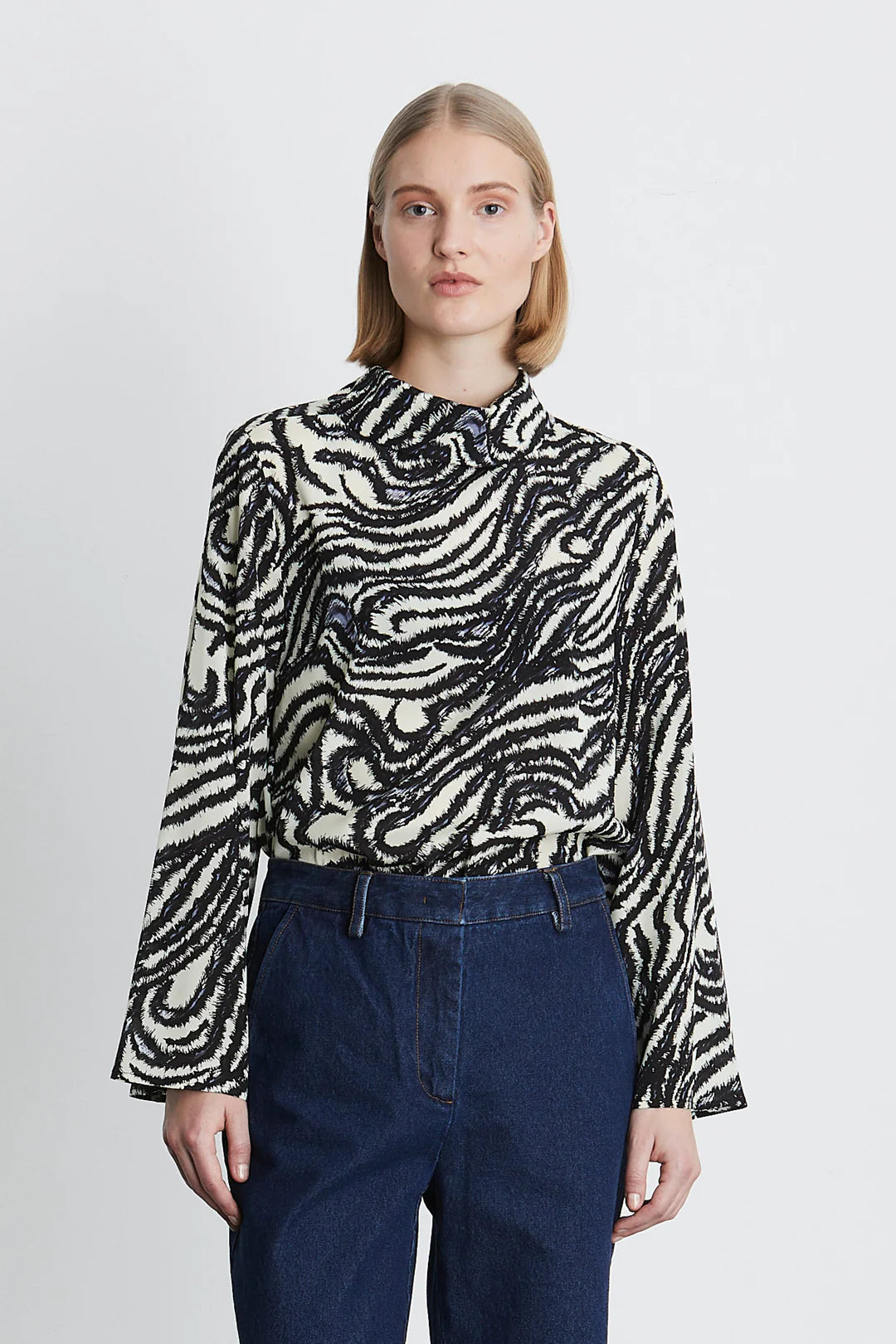 Manta tröja, ökensvart