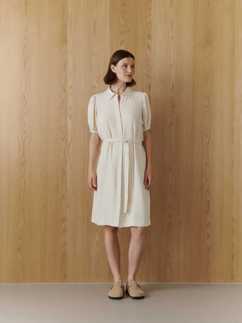 Aicha Klänning, Nature