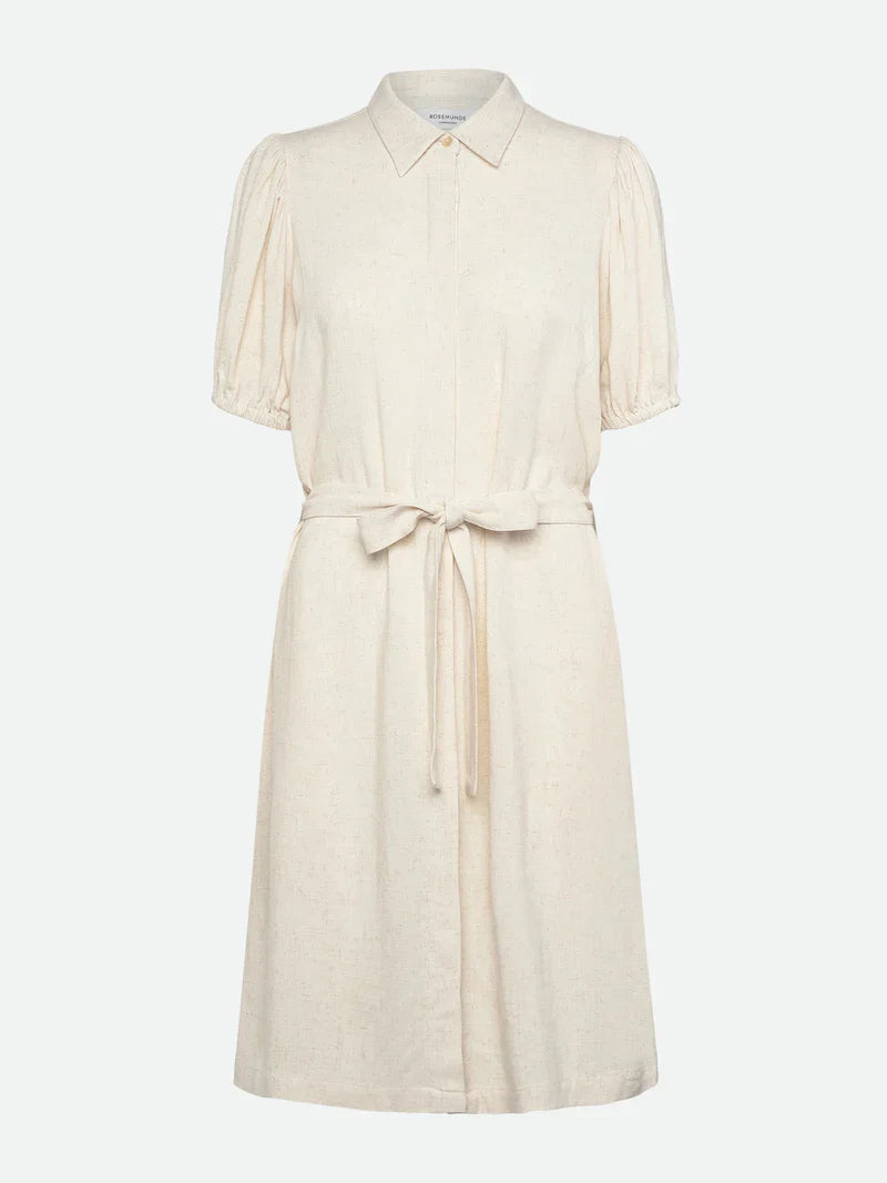 Aicha Klänning, Nature