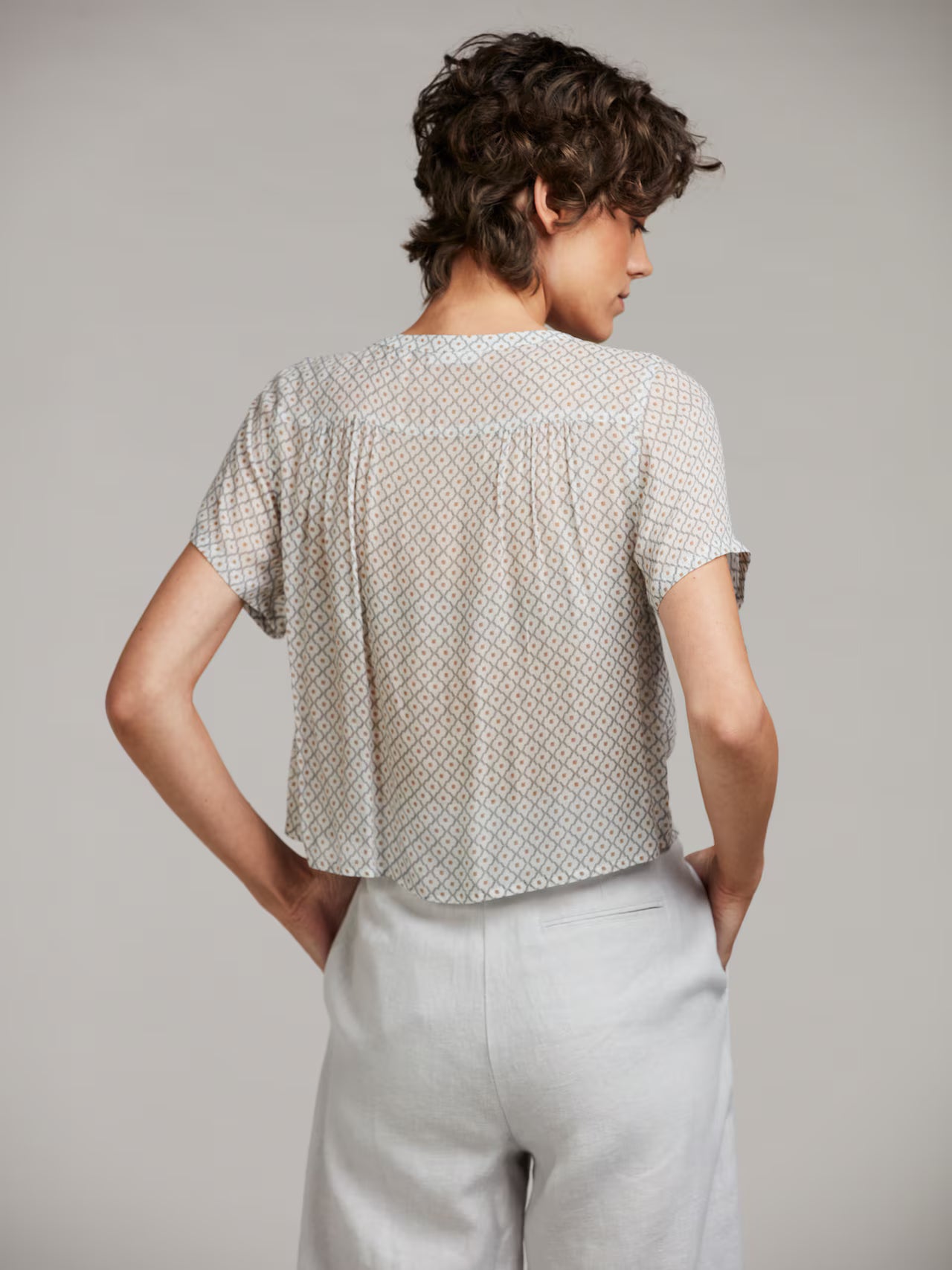 Lilo Blouse Short Sleeves, White Patteren