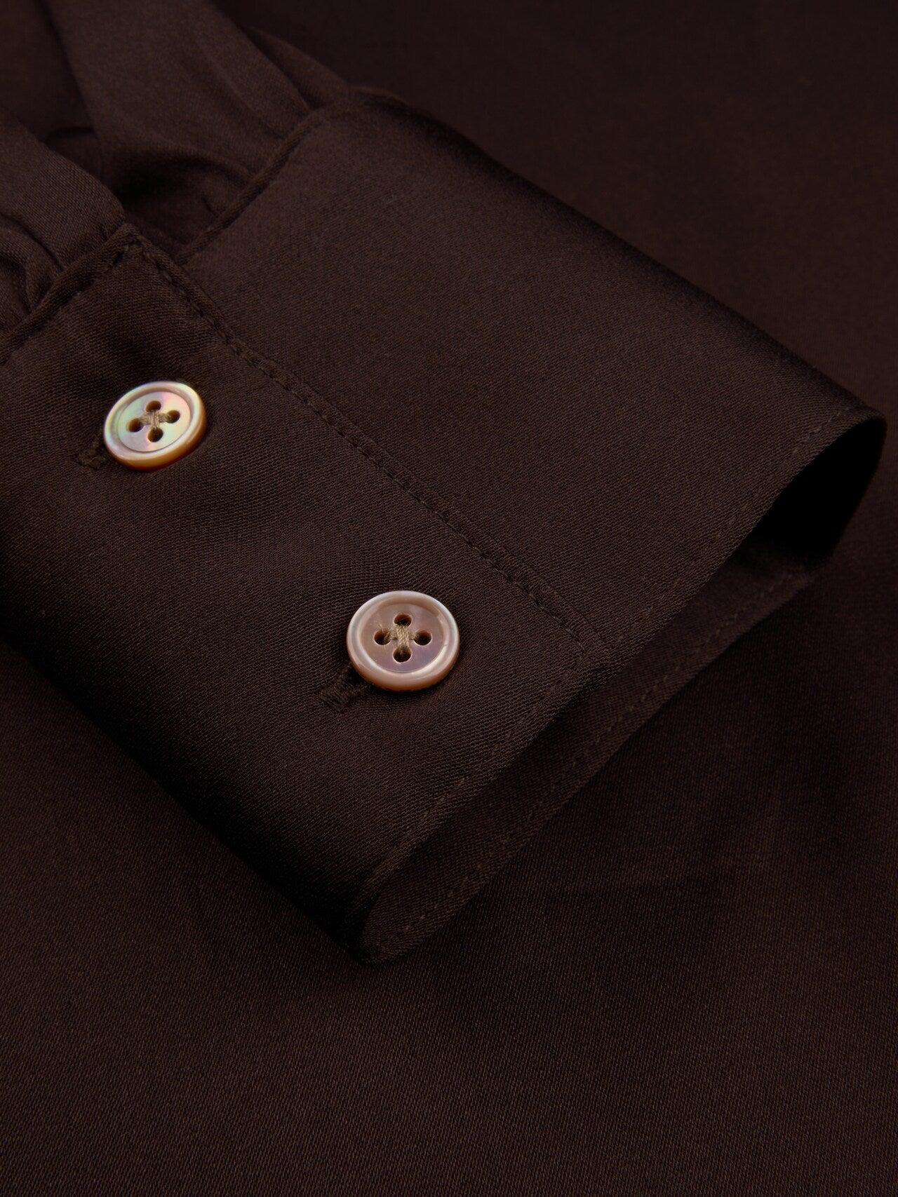 Inez Sidenskjorta, Mörkblå