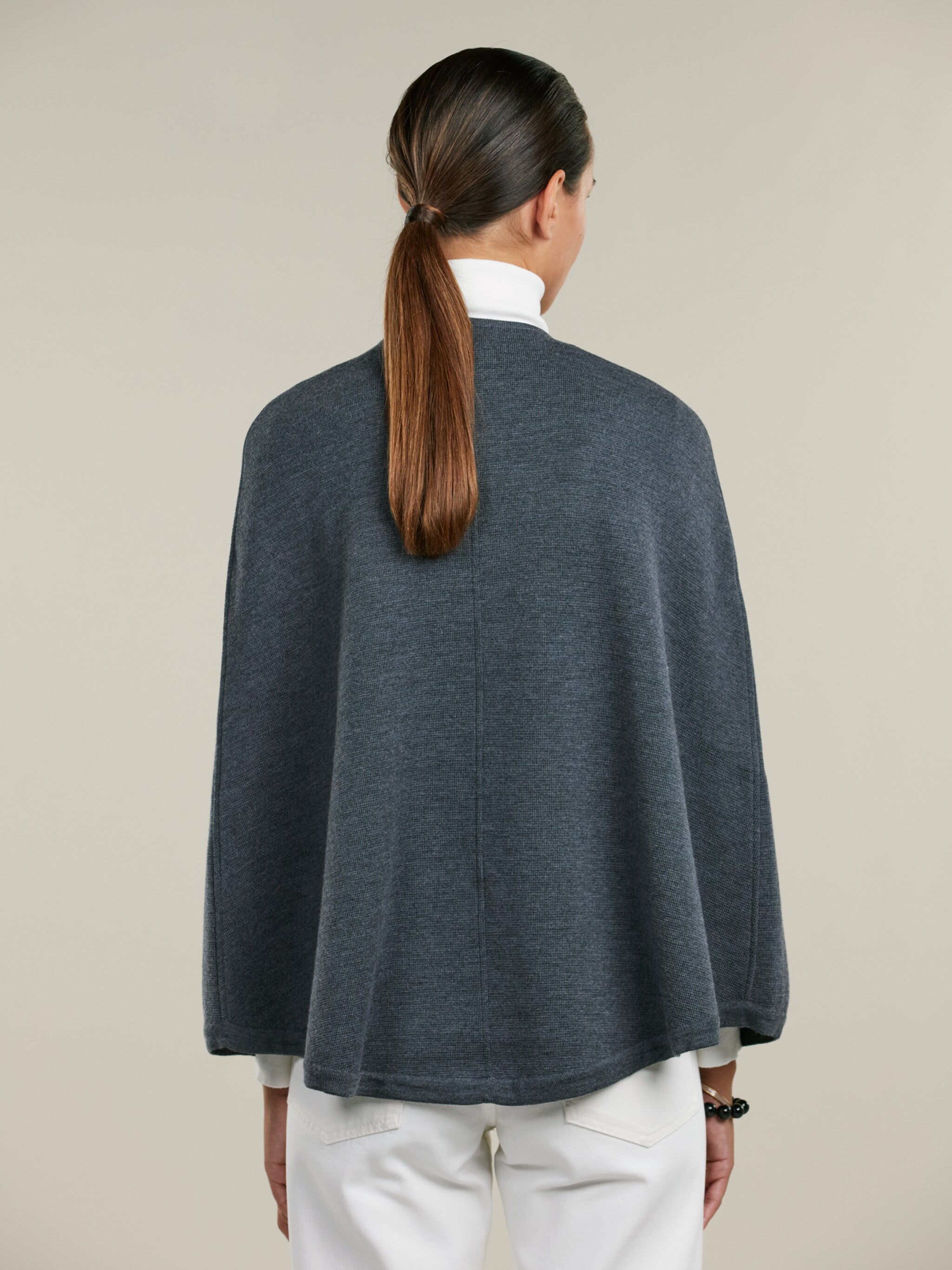 Mary Cape, Mörkgrå