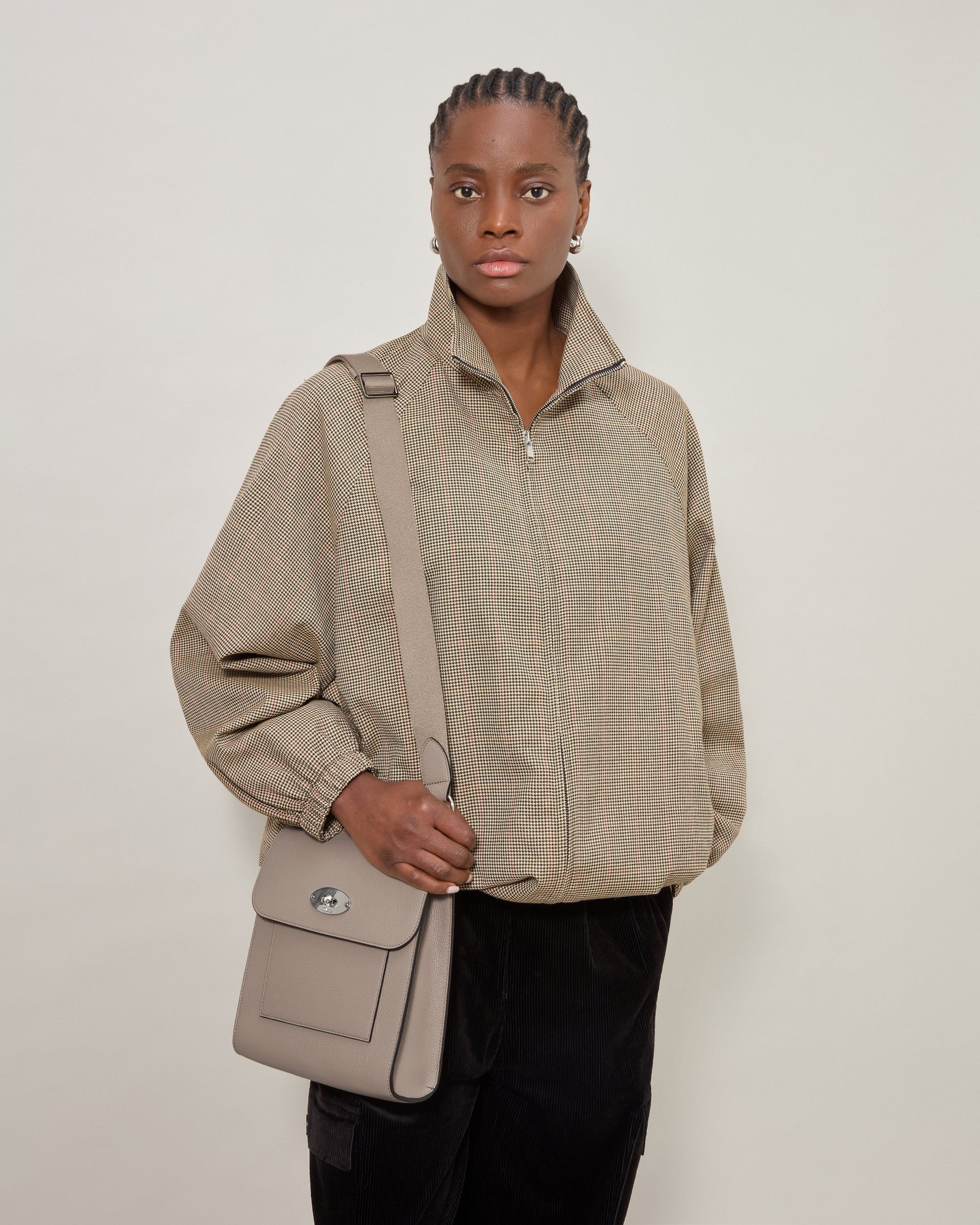 Antony New, Cashmere Taupe