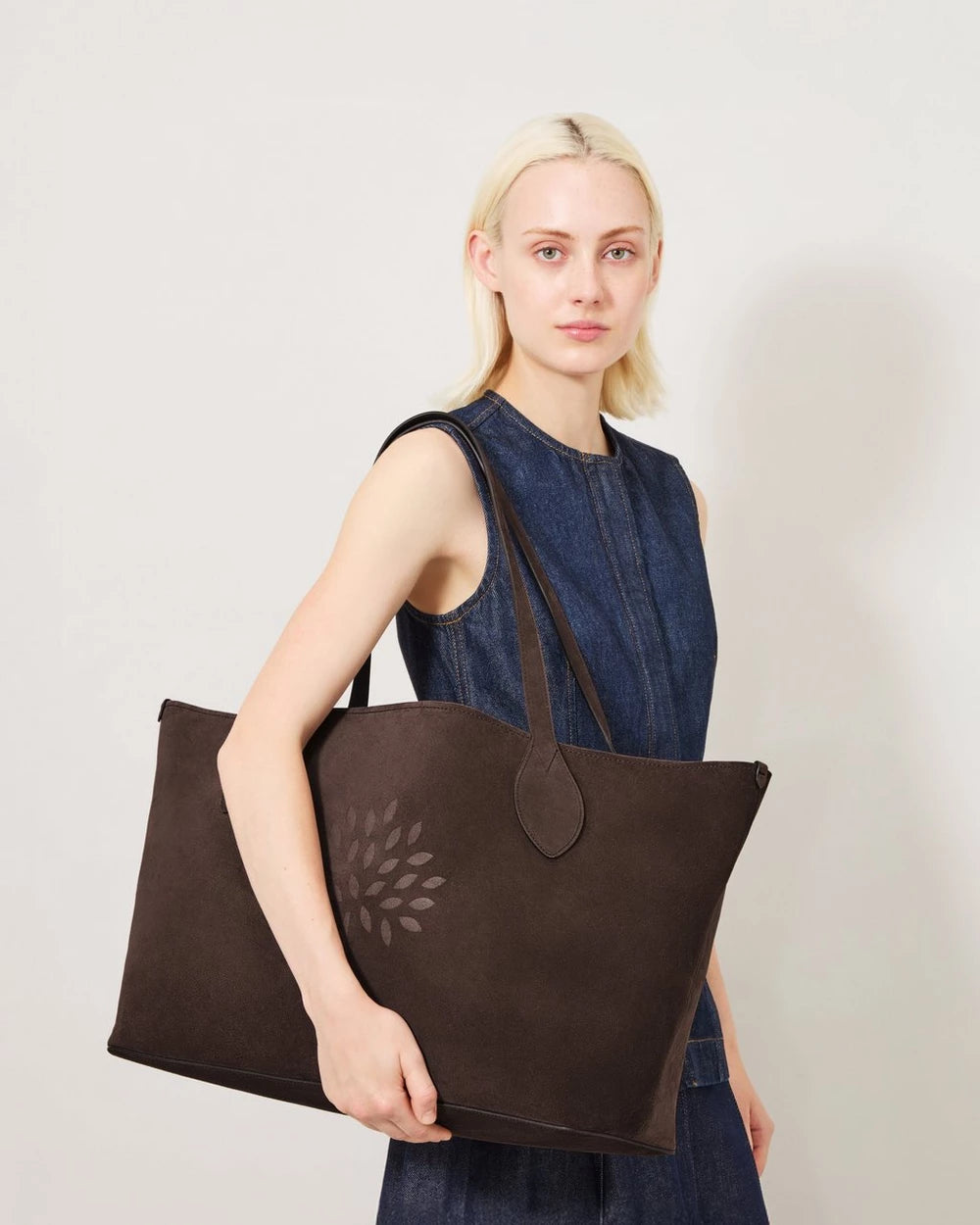 Übergroße Wildleder-Baumtasche, Schokoladenbraun