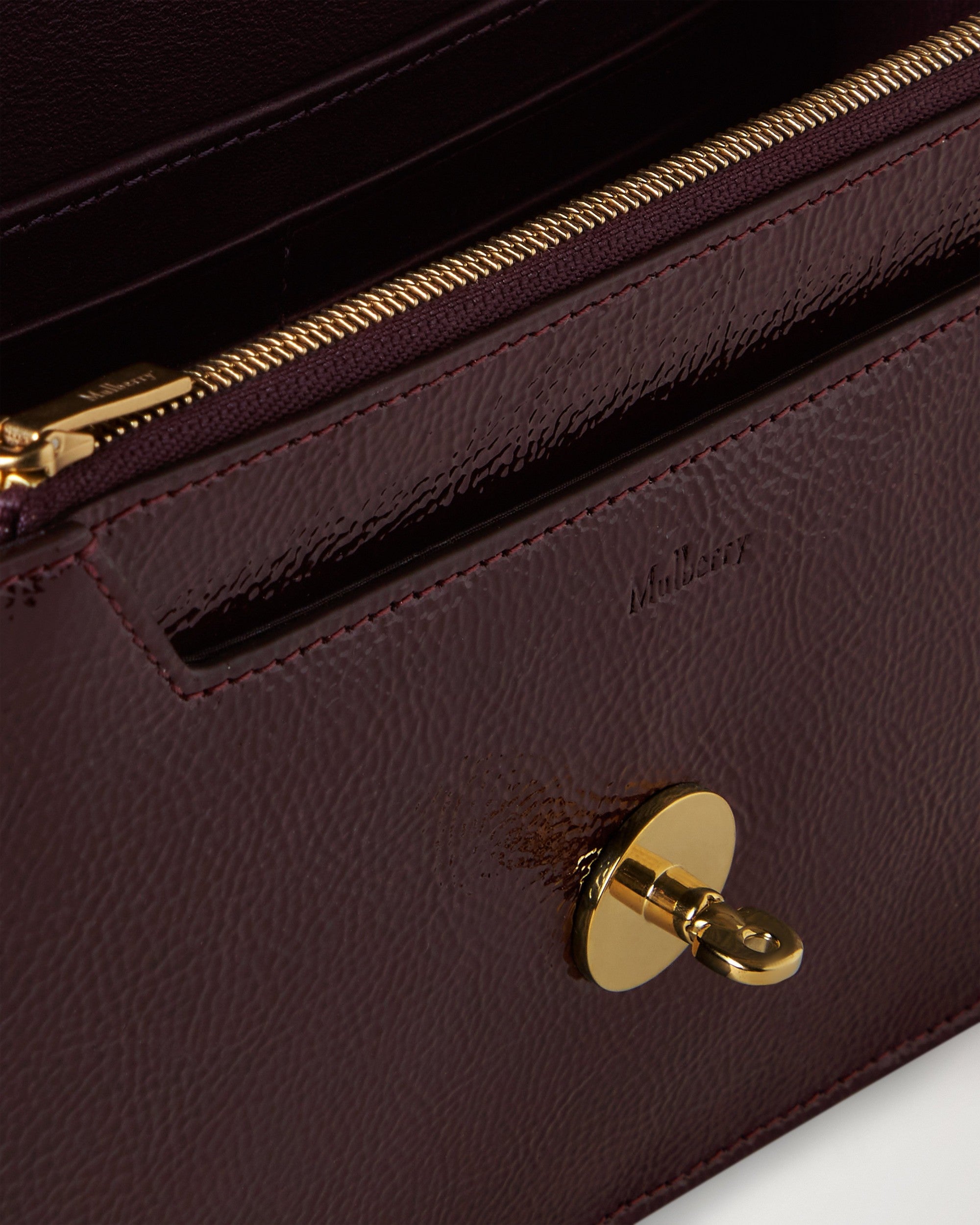 Liten Darley Patent, djup aubergine