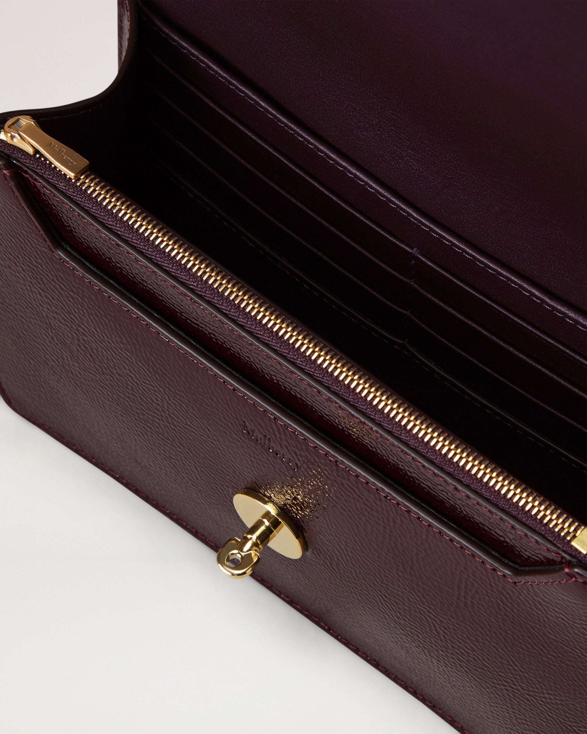 Liten Darley Patent, djup aubergine