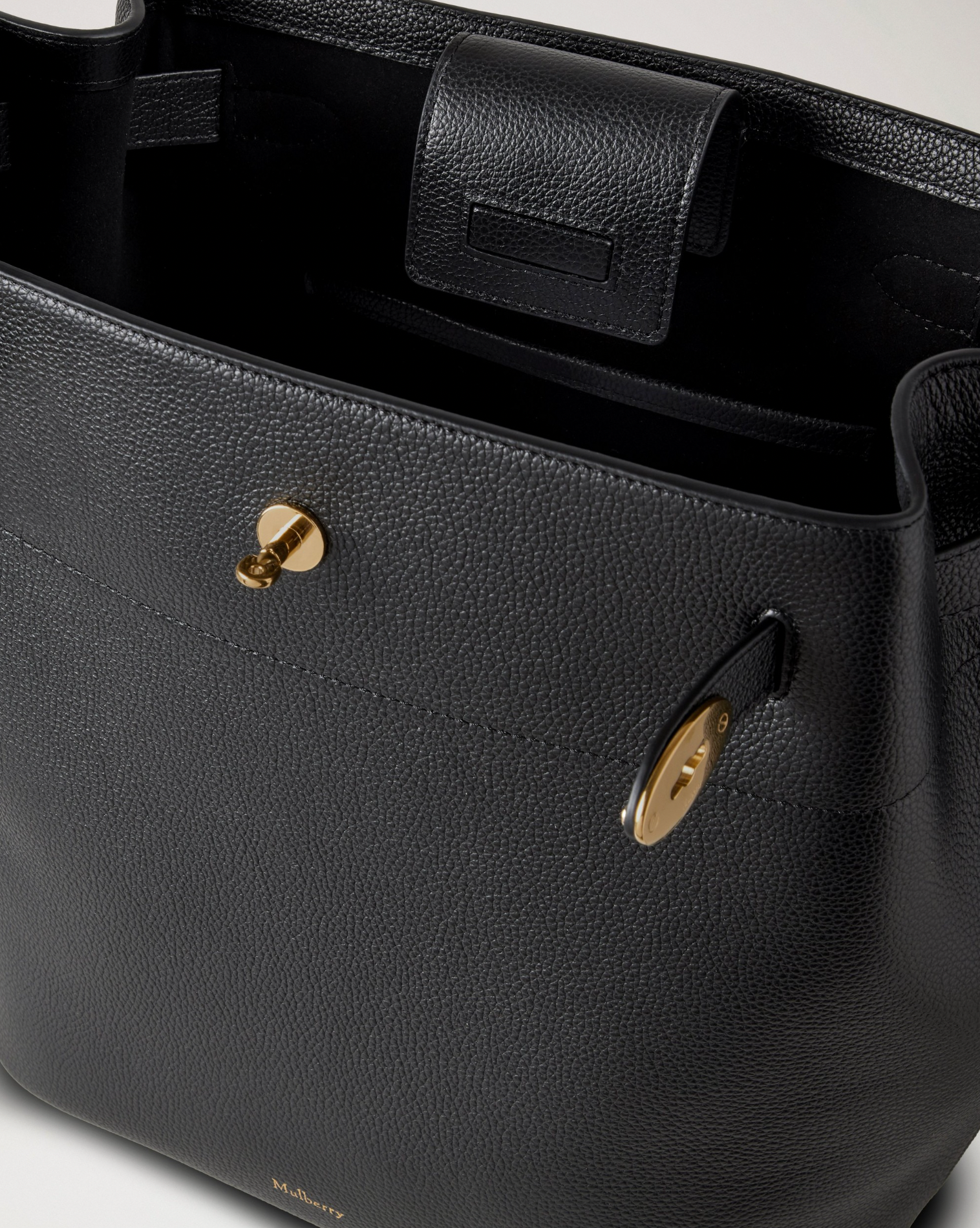 Large Islington, Black