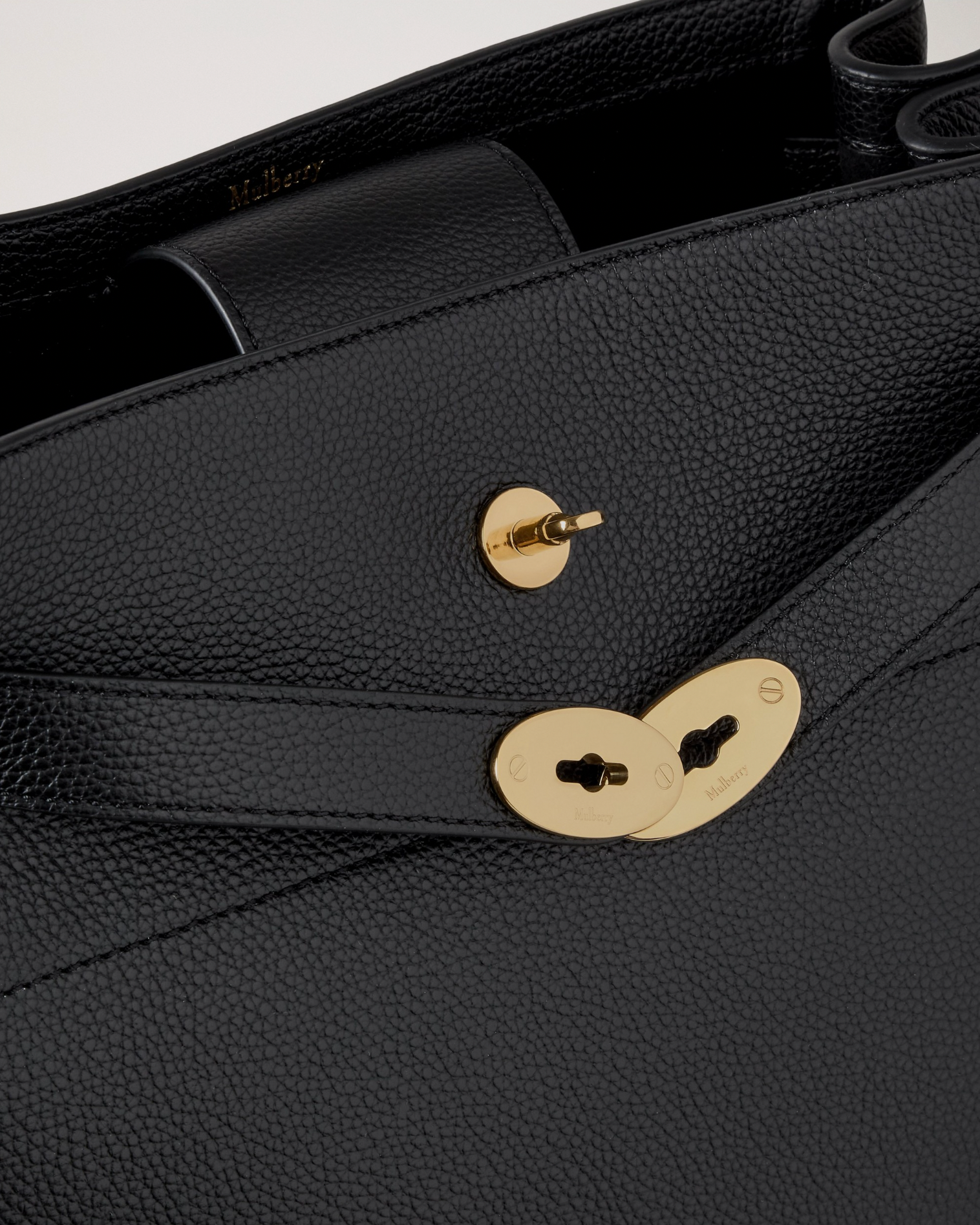 Large Islington, Black