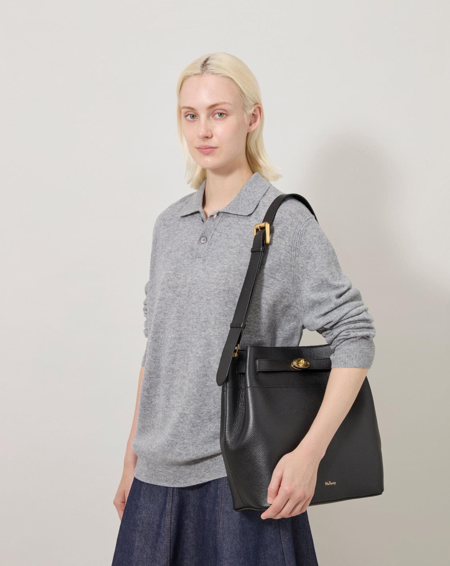 Large Islington, Black