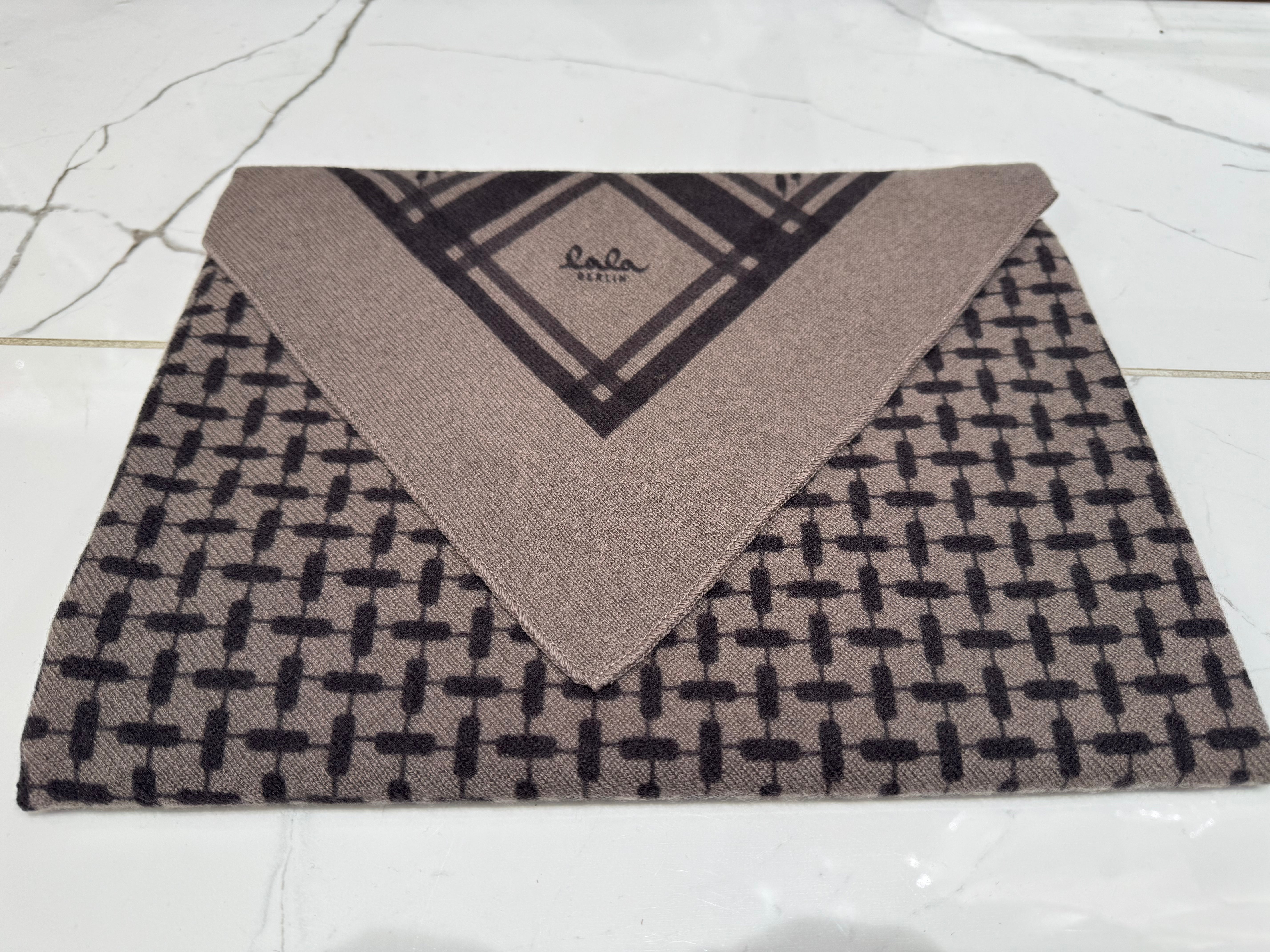 Triangle Trinity M Cashmere, Elephant