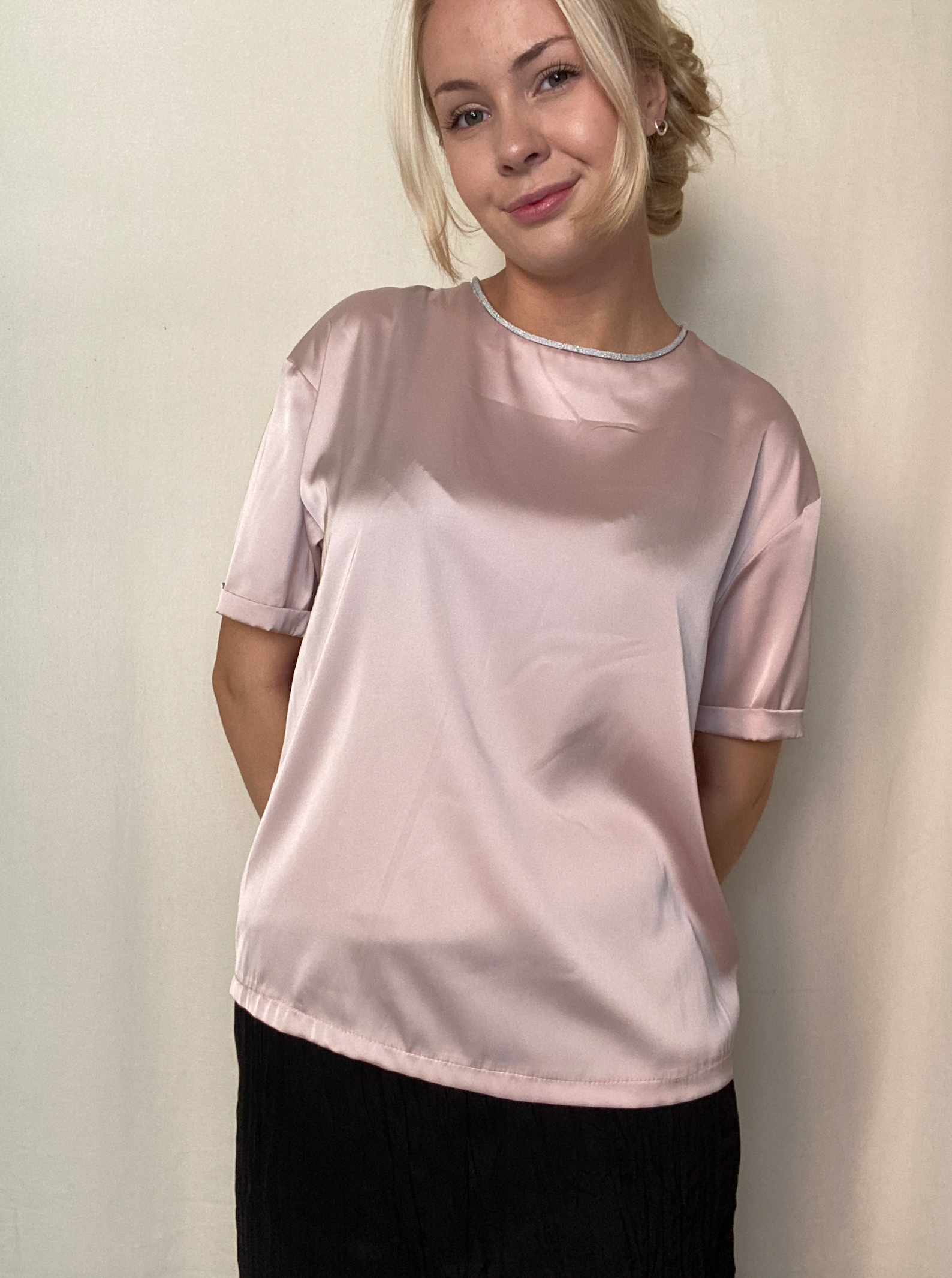 TV44IDG Top With Silver Neck, Rose