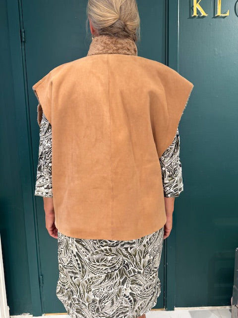 Kate vändbar väst, Doodle Brown