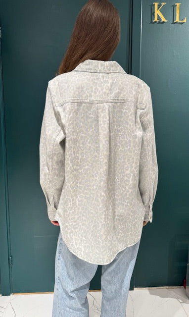 Olivia Overshirt, Cream Leoprint